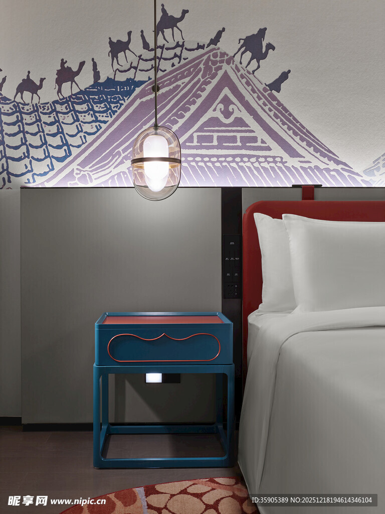 中式卧室床头的独特墙绘