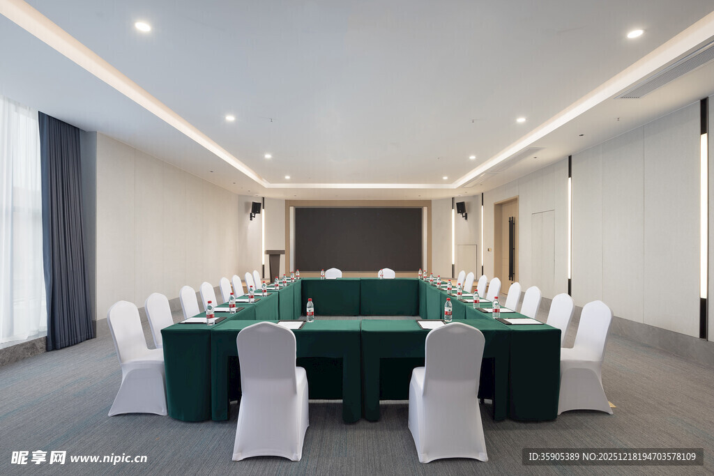 现代简约风格会议室场景