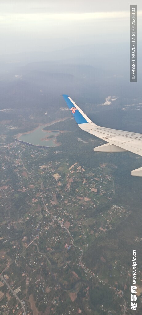 泰国曼谷芭提飞机上俯瞰大地景色