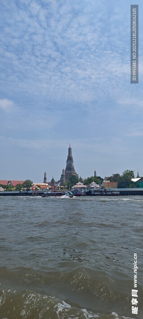 泰国曼谷芭提雅河畔城市景观