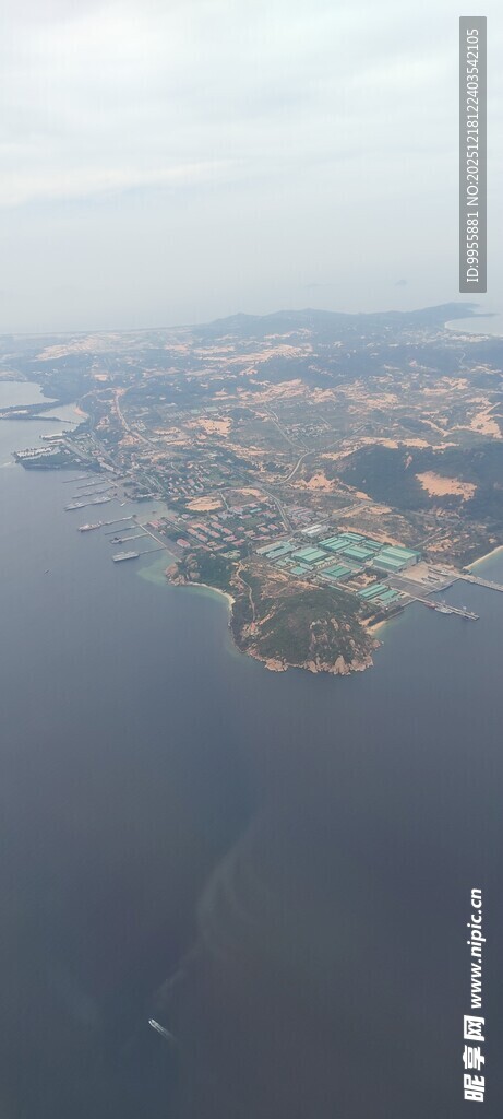 泰国曼谷芭俯瞰水域中的岛屿景观