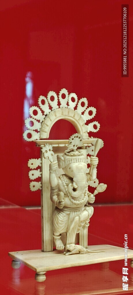 泰国曼谷芭提雅古代木雕神兽摆件