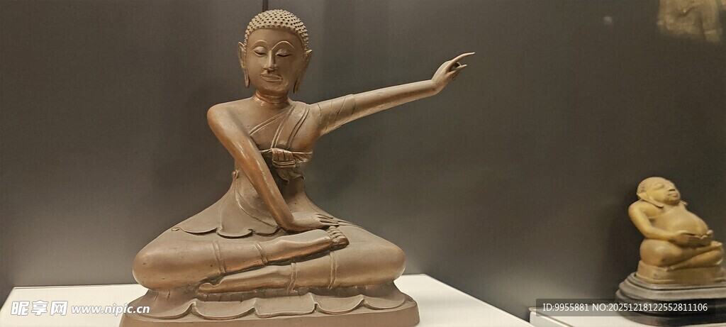 泰国曼谷芭提古代手势独特的陶俑