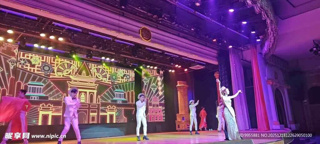 泰国曼谷芭舞台上的精彩表演瞬间