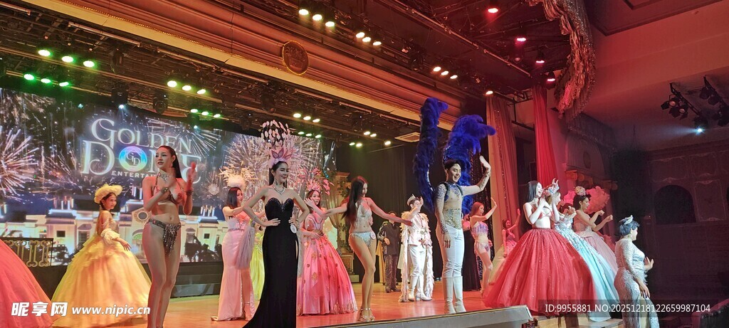 泰国曼谷芭提雅舞台上的多彩表演