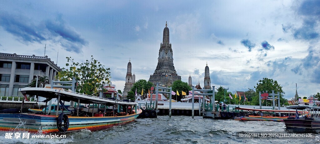 泰国曼谷芭提雅泰国河畔寺庙景观
