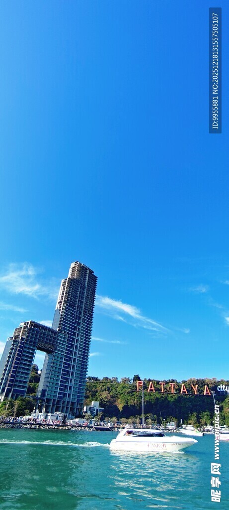 泰国曼谷芭海滨城市独特双塔景观