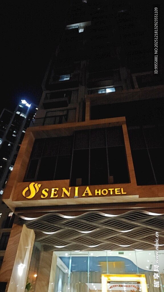 越南 芽庄 夜晚亮灯的酒店