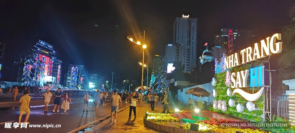 越南芽庄城市璀璨夜景街头繁华