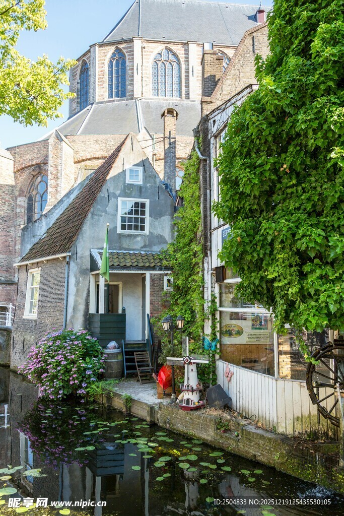  洲小镇河畔别致建筑景观