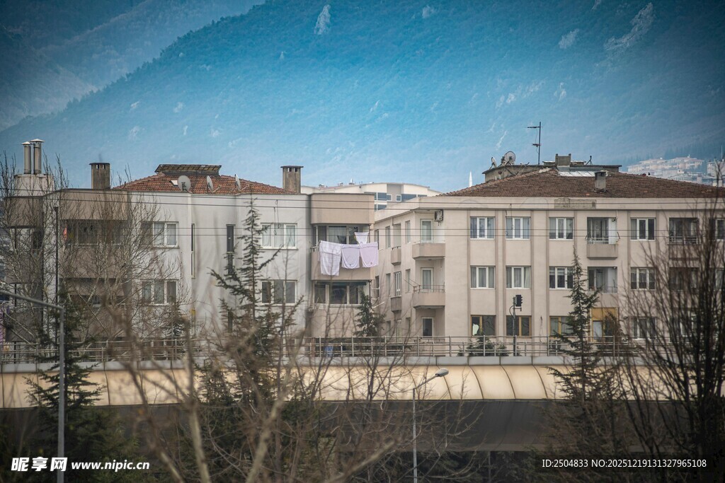 城市中的多层建筑景观