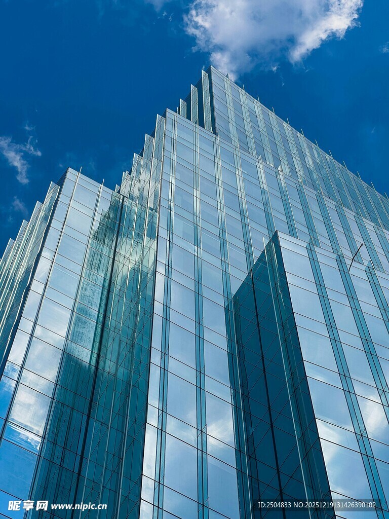 现代摩天大楼仰视图