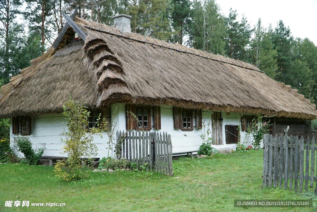 乡村茅草屋 自然田园风光