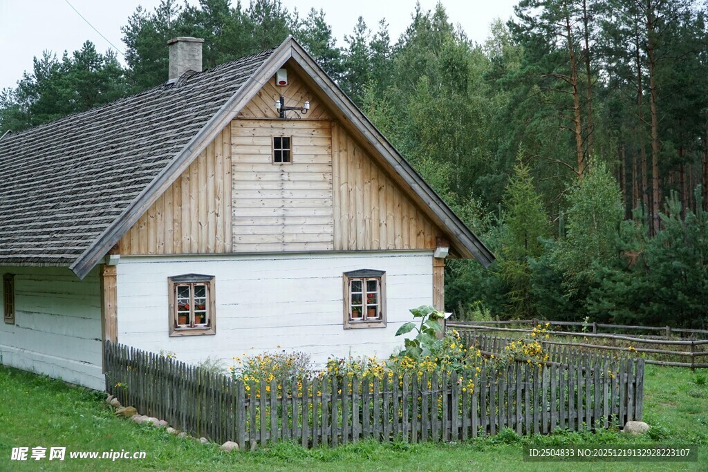 乡村木屋 静谧林间景致