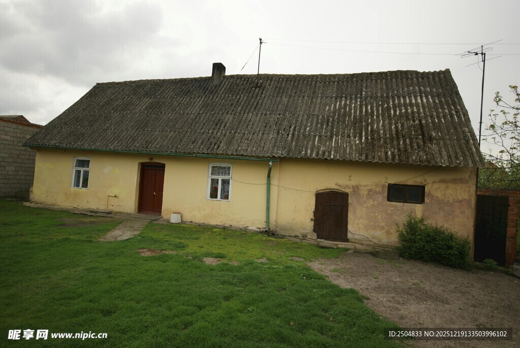 乡村小屋 宁静田园风光