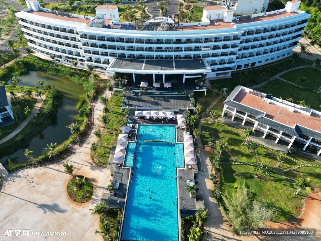 豪 度假酒店泳池景观