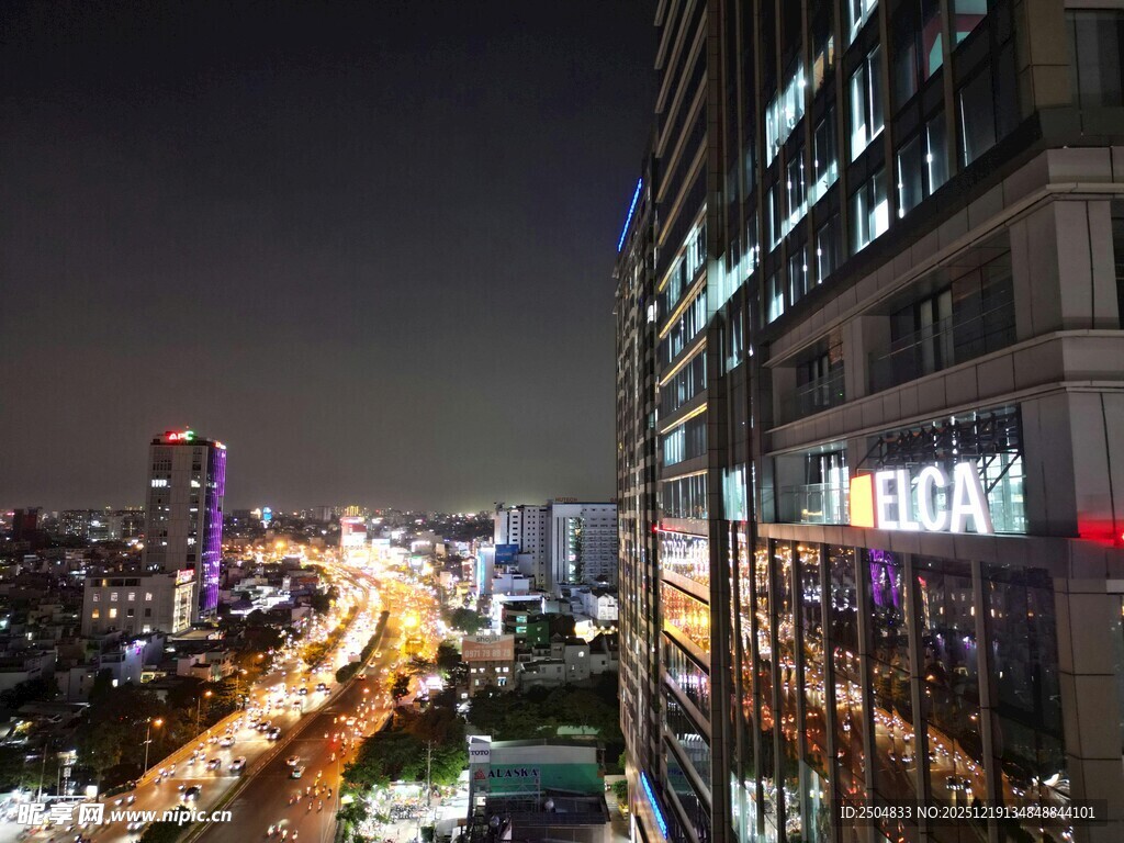 城市璀璨夜景俯瞰