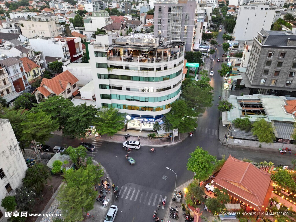 城市街角建筑鸟瞰图