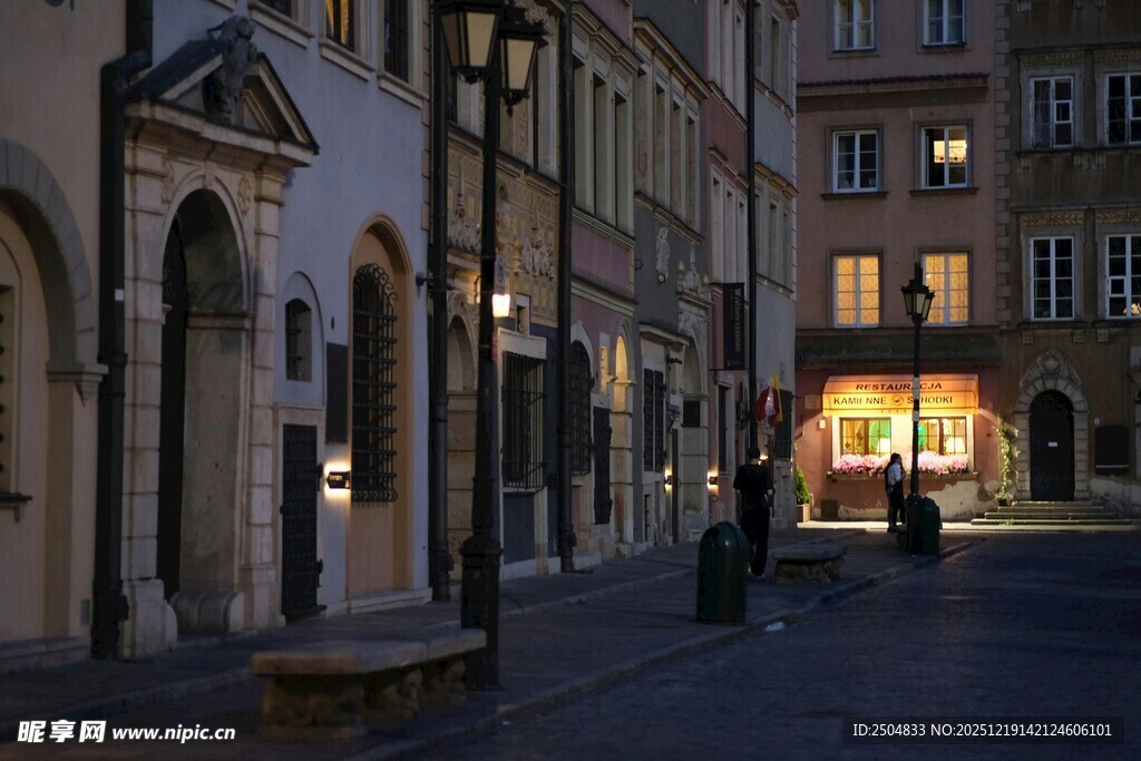 洲小镇的静谧夜景