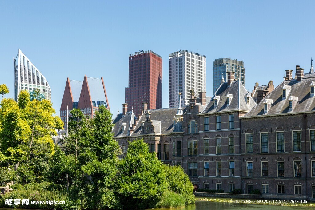 荷兰古典建筑与现代高楼