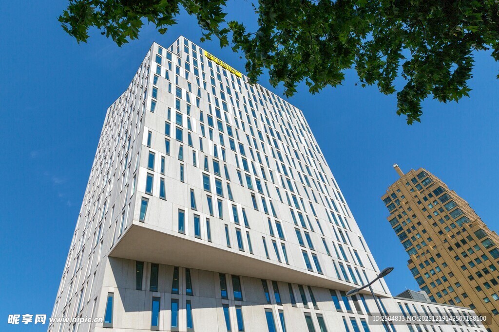 现代风格高耸摩天大楼