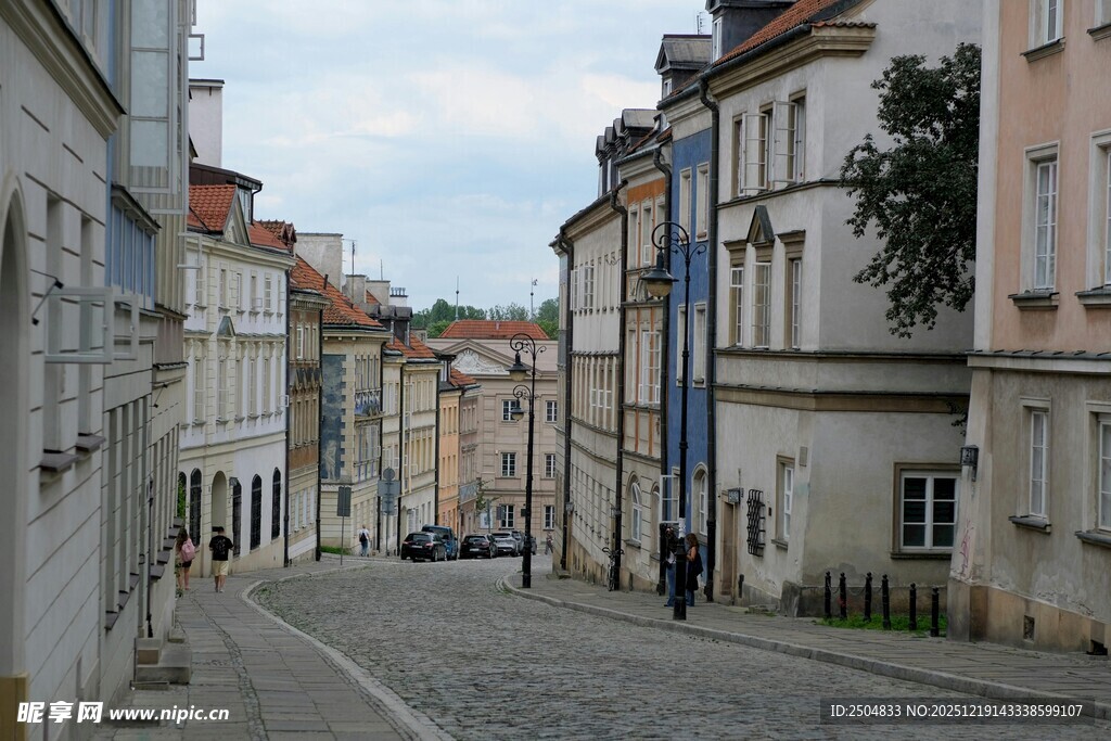  洲小镇静谧街道景象