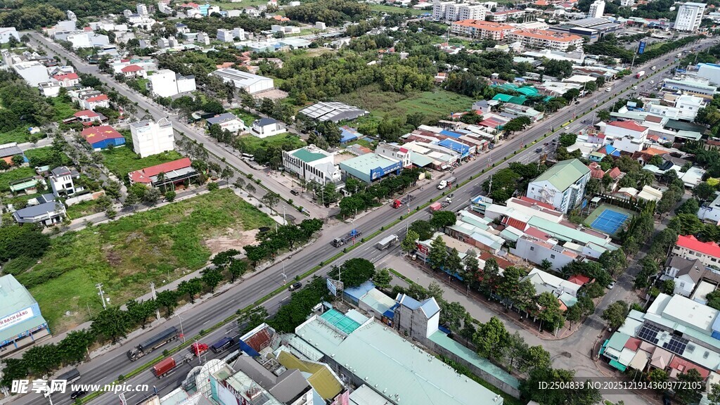 俯瞰多彩城镇街景