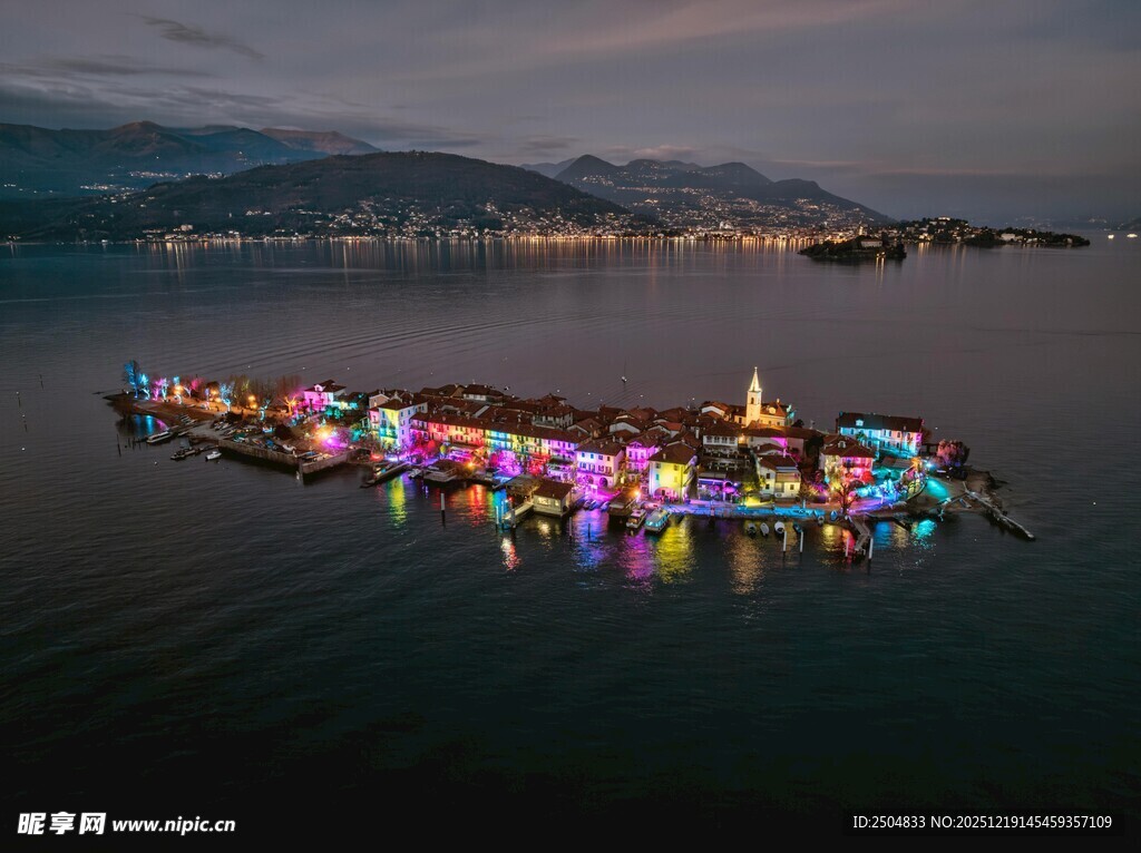 海上璀璨灯光装饰景观