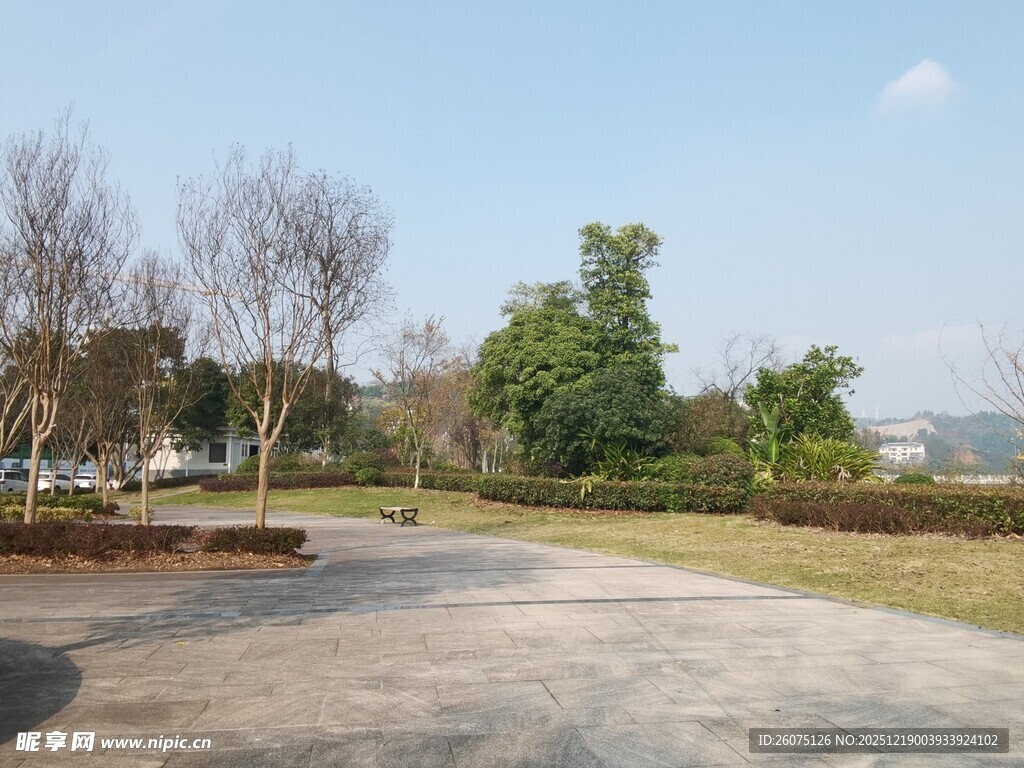 户外开阔的自然休闲场地