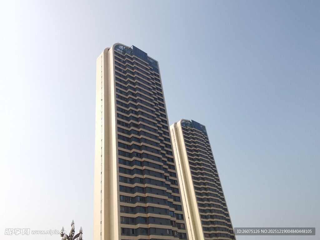 城市中的双子摩天大楼