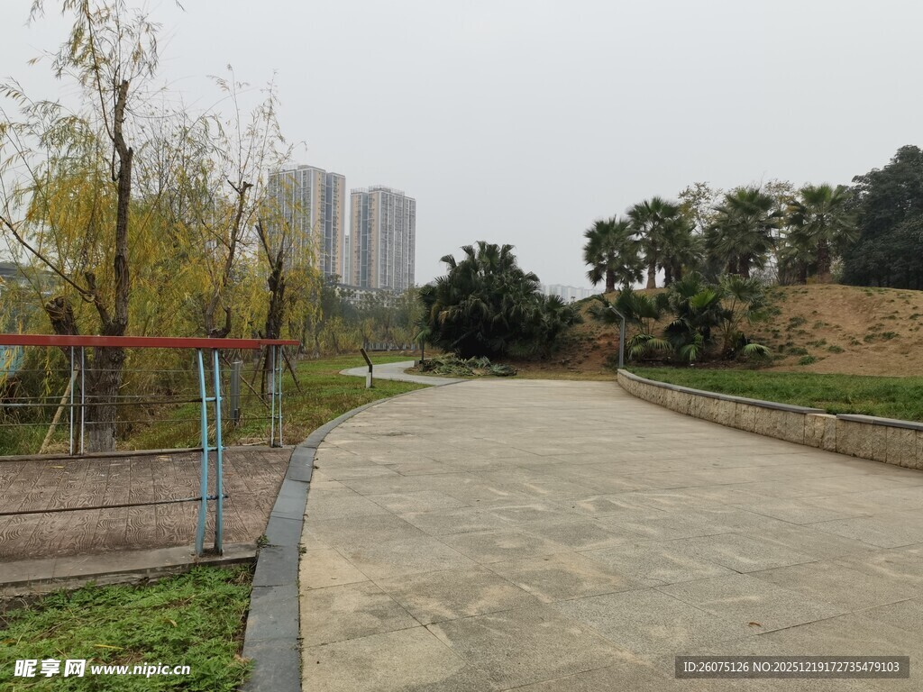 城郊空旷道路及周边景致