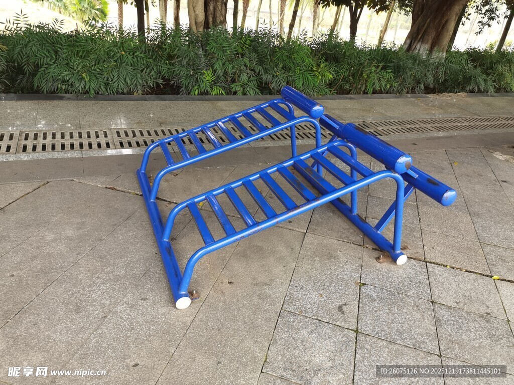 蓝色户外折叠晾衣架