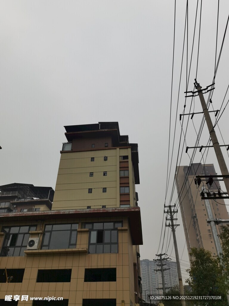 城市中的多层建筑景观