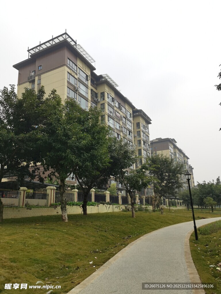 小区优美道路与建筑景观