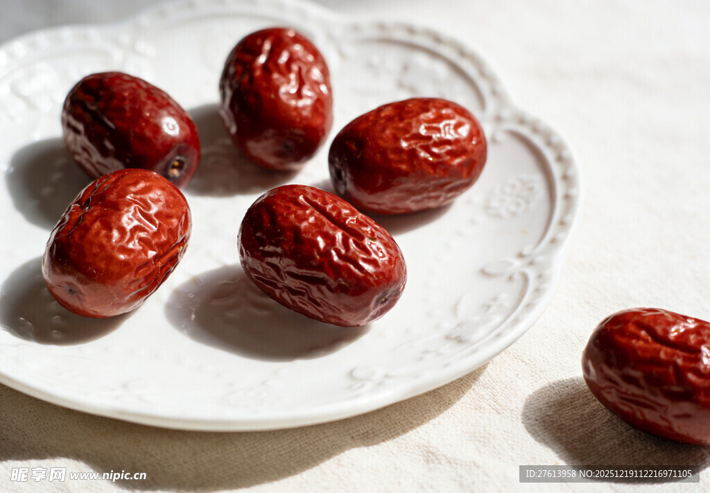 盘中的红枣