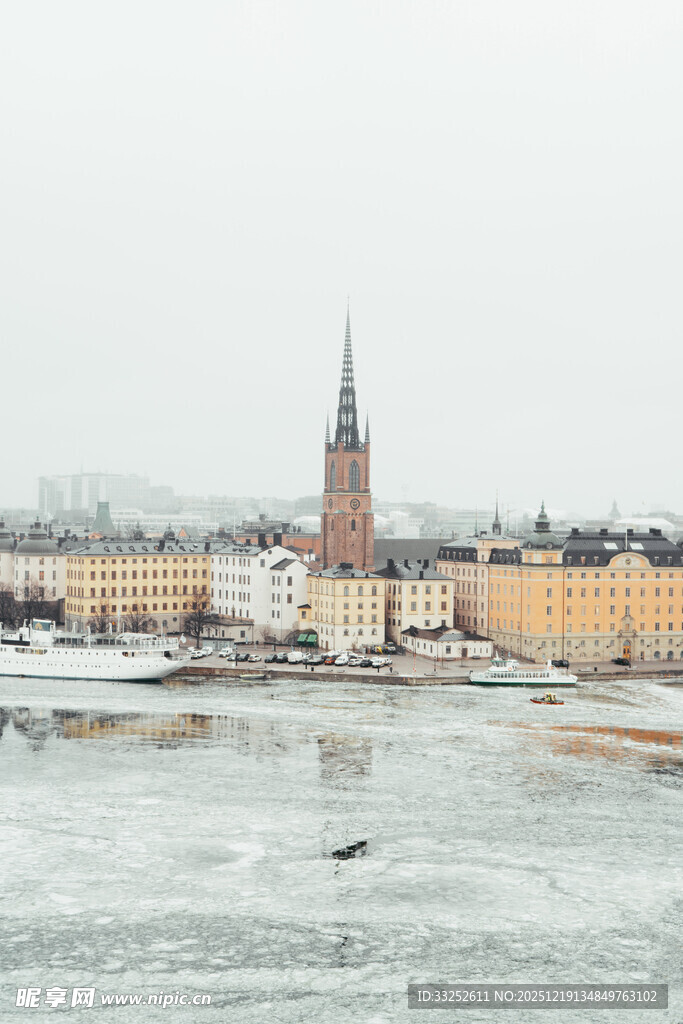 冬日瑞典城市河畔风景