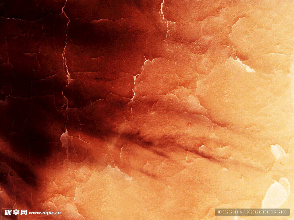 火红天空中的闪电景象