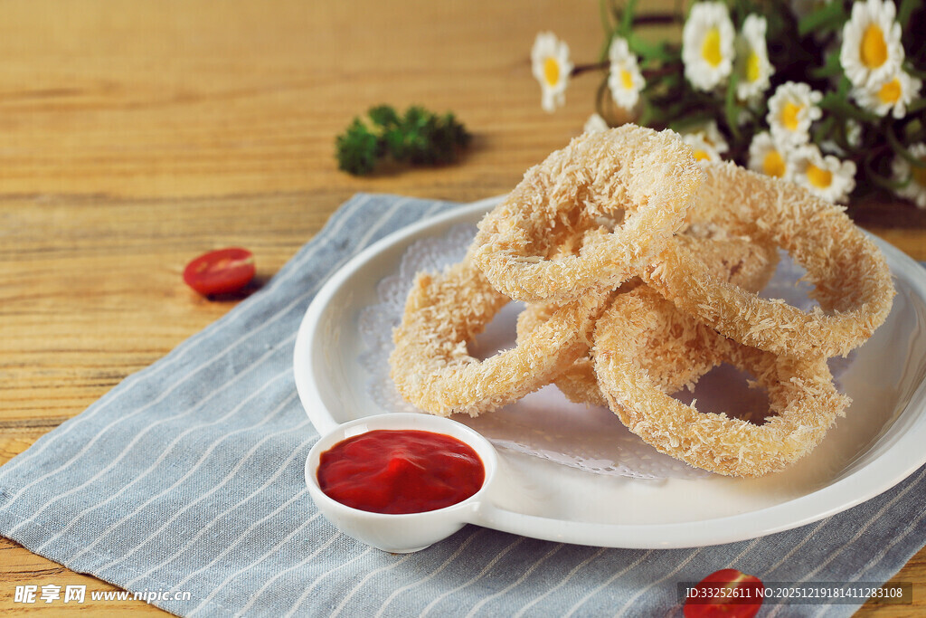 香酥鱿鱼圈配番茄酱