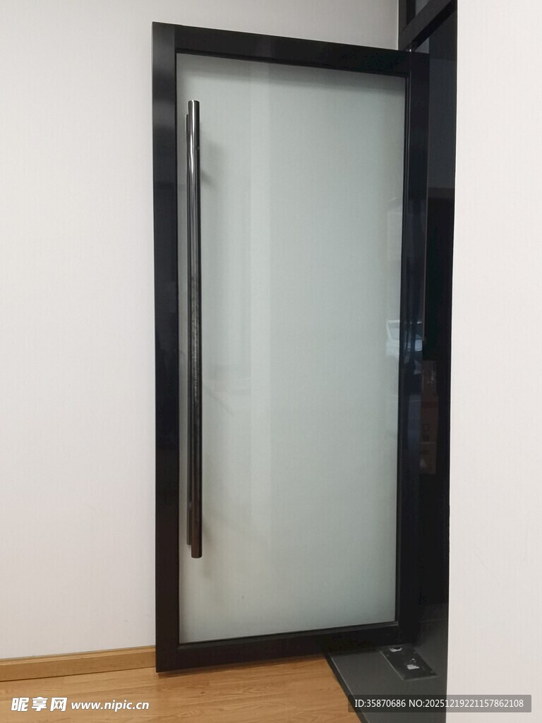 简约黑框磨砂玻璃室内门