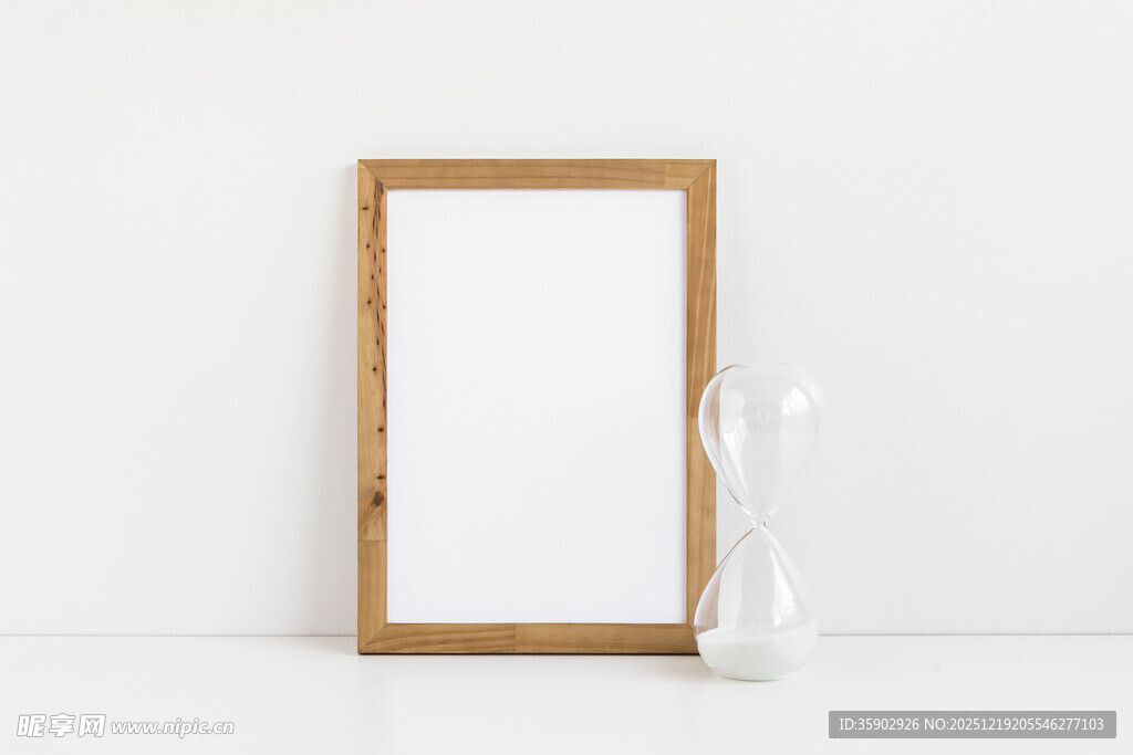 木质相框与摆件展示