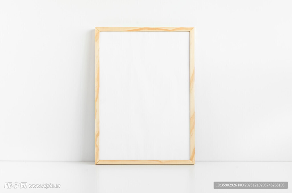 简约木质空白画框展示