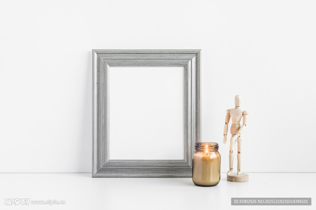 简约相框与装饰摆件