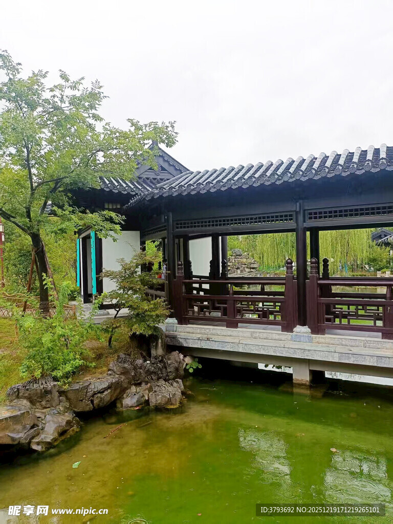 中式园林景观中的休憩亭