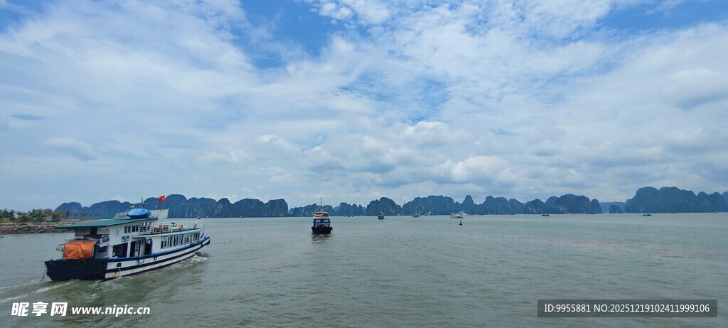 越南下龙湾海上船只风景