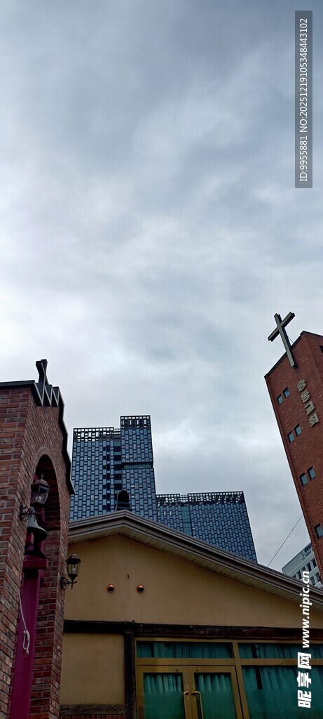 韩国首尔屋顶上的人物与建筑景观