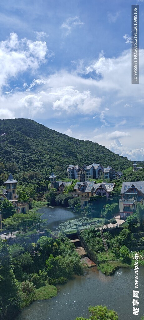 广东深圳山水相依的美丽城镇风光