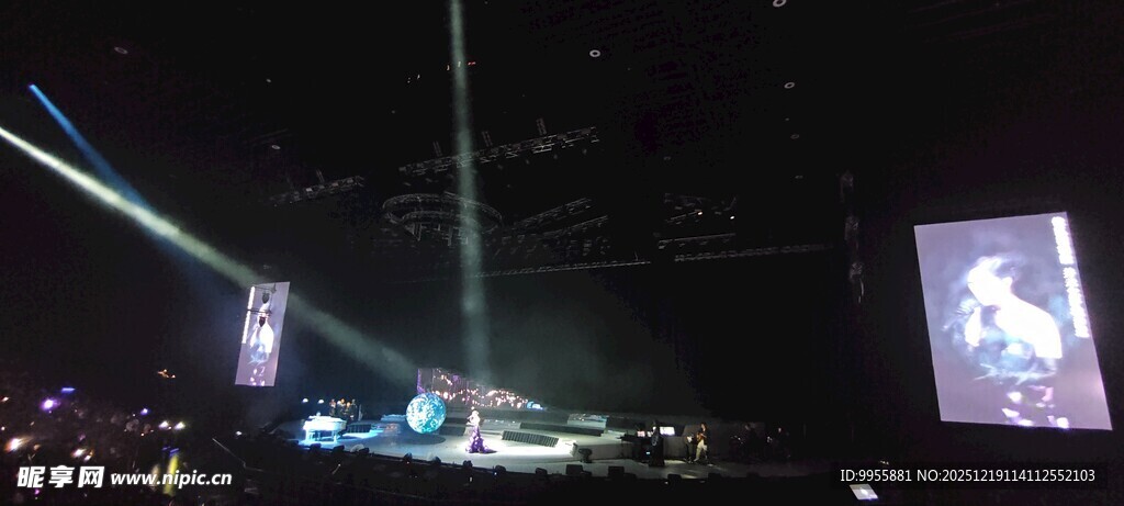大湾区澳门舞台灯光秀现场