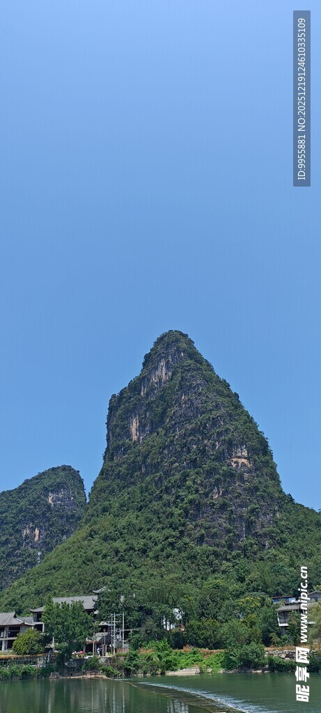 广西桂林阳朔秀丽山峦风景图