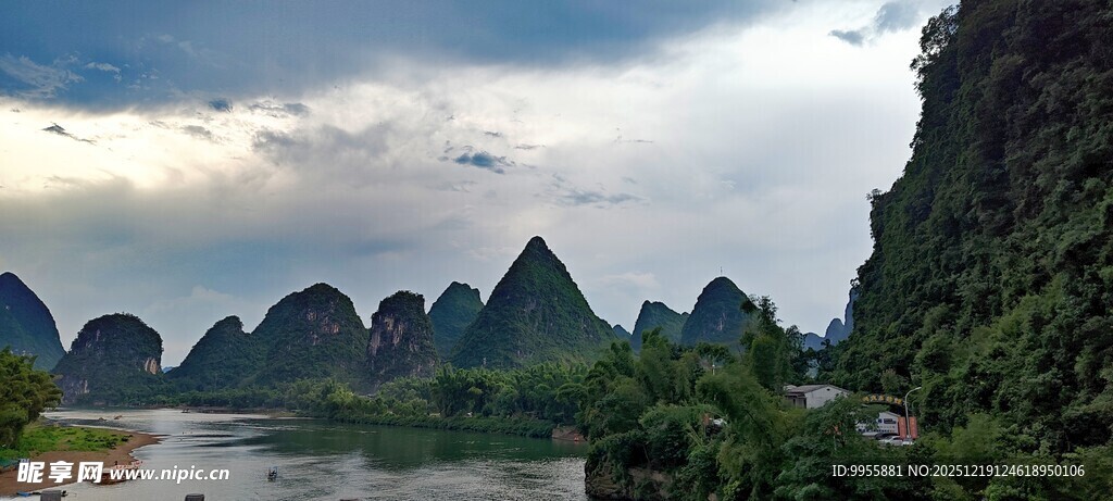广西桂林阳朔漓江山水美景如画