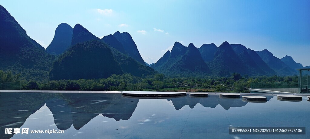 广西桂林阳朔山水倒影美景